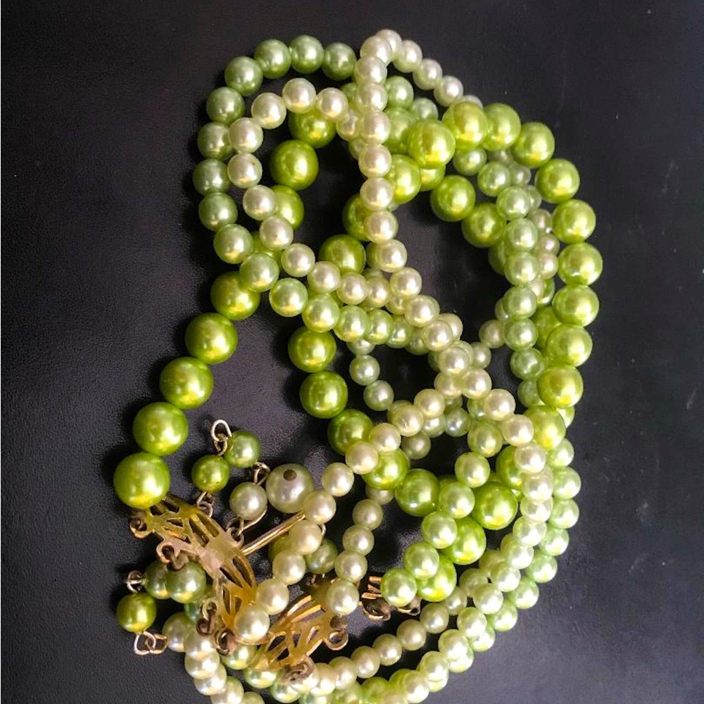 Vintage 1950’s Beaded Necklace 
Lime Green Parakeet Lucite